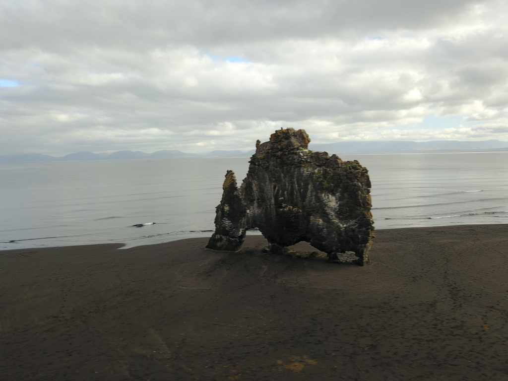 2017/08(August)/Iceland/4Star/1024x768_2017-08-30-Iceland-025-HvItserkur-drone.JPG