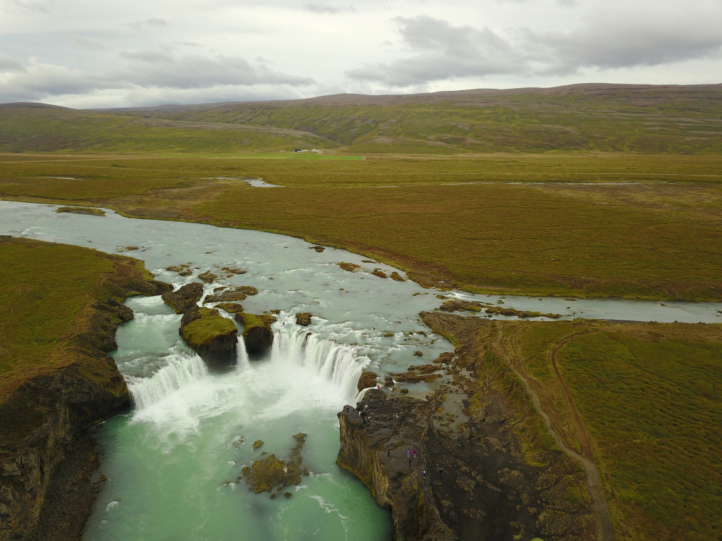 2017/08(August)/Iceland/4Star/1024x768_2017-08-31-Iceland-008-Gooafoss-Waterfall-drone.JPG