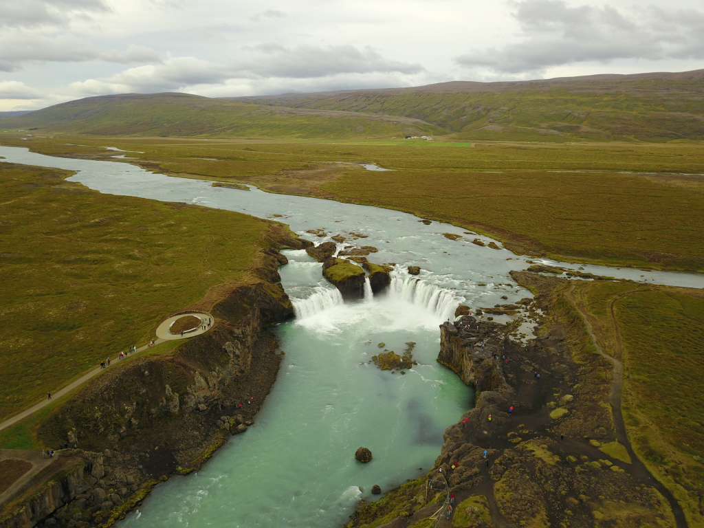 2017/08(August)/Iceland/4Star/1024x768_2017-08-31-Iceland-009-Gooafoss-Waterfall-drone.JPG