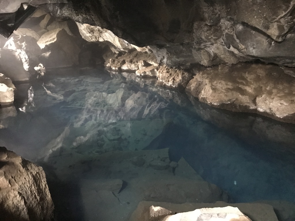 2017/08(August)/Iceland/4Star/1024x768_2017-08-31-Iceland-059-Grjotagja-Cave-Game-of-Thrones-Cave.JPG