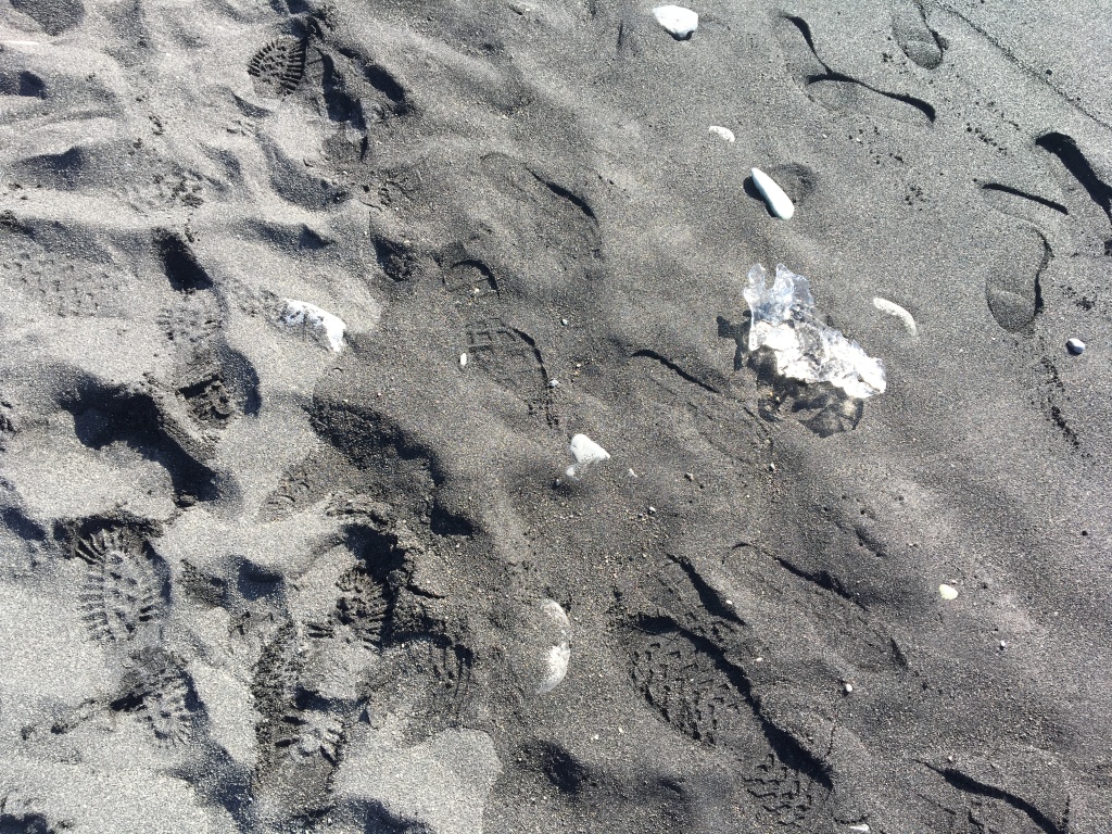 2017-09-01-Iceland-058-Jokulsarlon-Glacier-Lagoon-white-sand-black-sand-ice.JPG