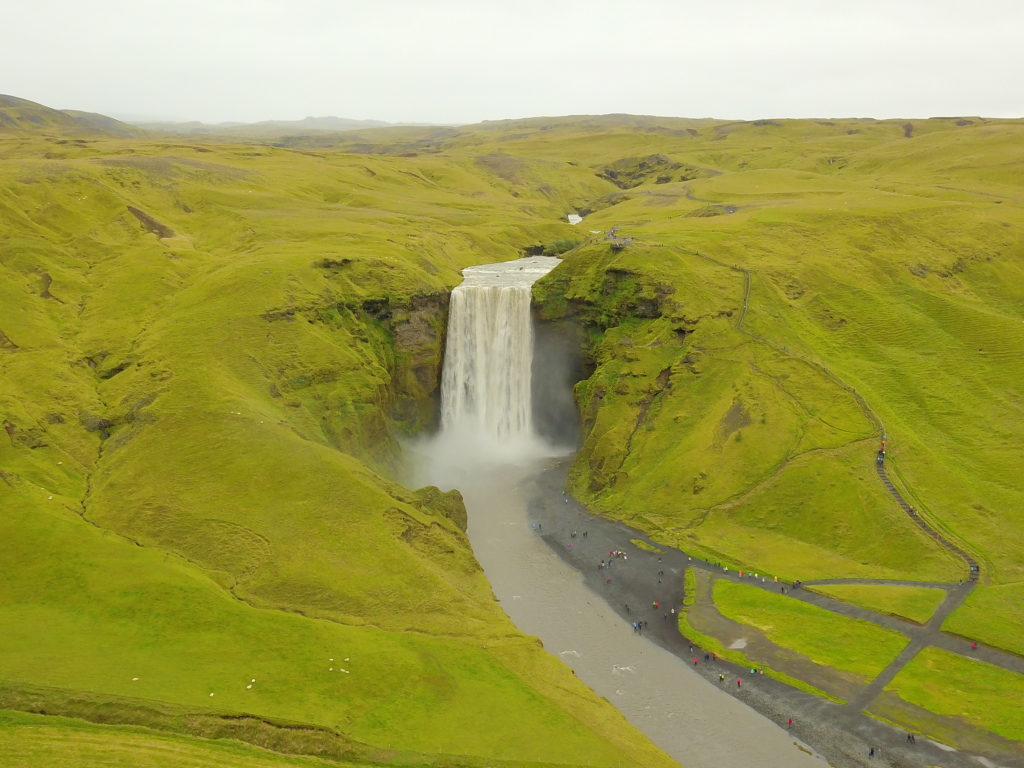 2017/08(August)/Iceland/4Star/1024x768_2017-09-02-Iceland-30-Skogafoss-drone.JPG
