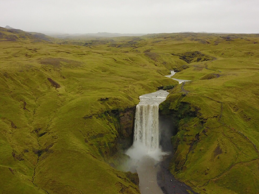 2017/08(August)/Iceland/4Star/1024x768_2017-09-02-Iceland-32a-Skogafoss-drone.JPG
