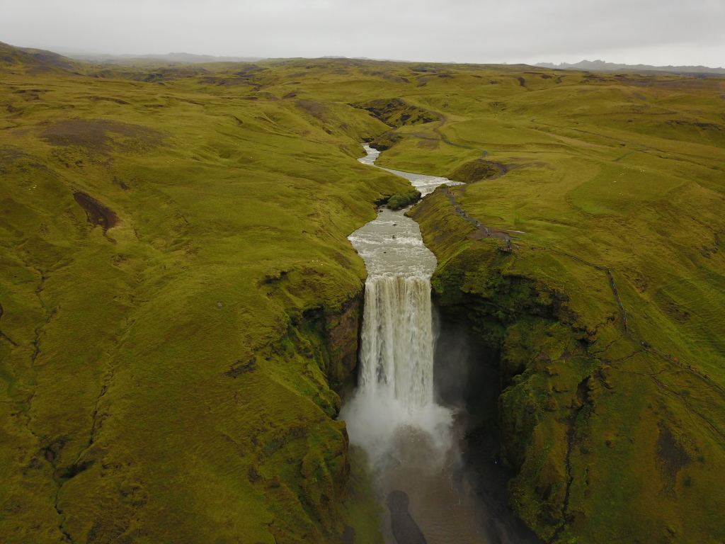 2017/08(August)/Iceland/4Star/1024x768_2017-09-02-Iceland-37-Skogafoss-drone.JPG