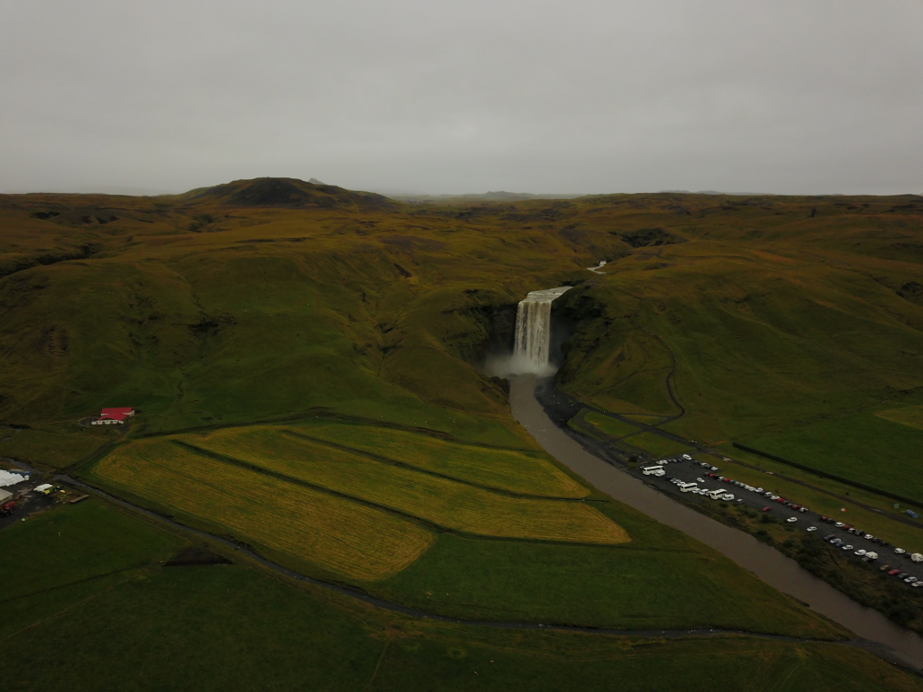 2017/08(August)/Iceland/4Star/1024x768_2017-09-02-Iceland-39-Skogafoss-drone.JPG