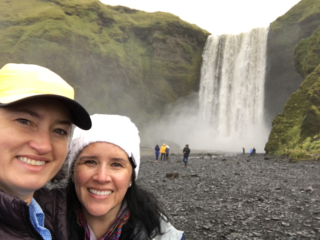 2017/08(August)/Iceland/4Star/1024x768_2017-09-02-Iceland-41-Skogafoss-Suzi-Kris.JPG