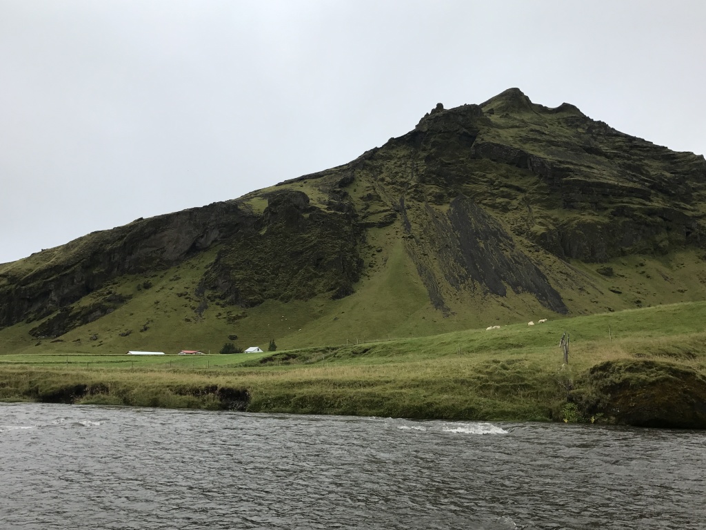 2017/08(August)/Iceland/4Star/1024x768_2017-09-02-Iceland-47-Skogafoss.JPG