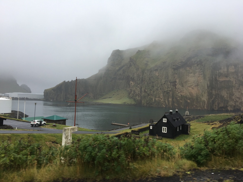 2017-09-02-Iceland-62-Vestmannaeyjar-small-volcanic-island.JPG