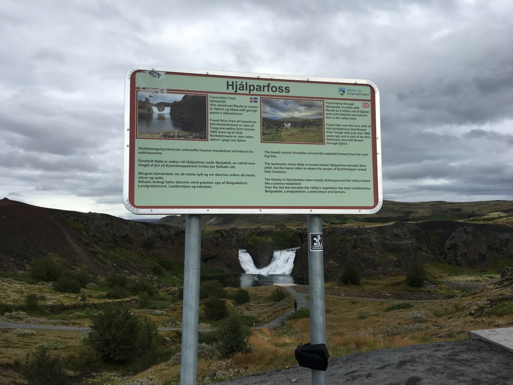 2017/08(August)/Iceland/4Star/1024x768_2017-09-03-Iceland-060-Hjalparfoss-sign.JPG