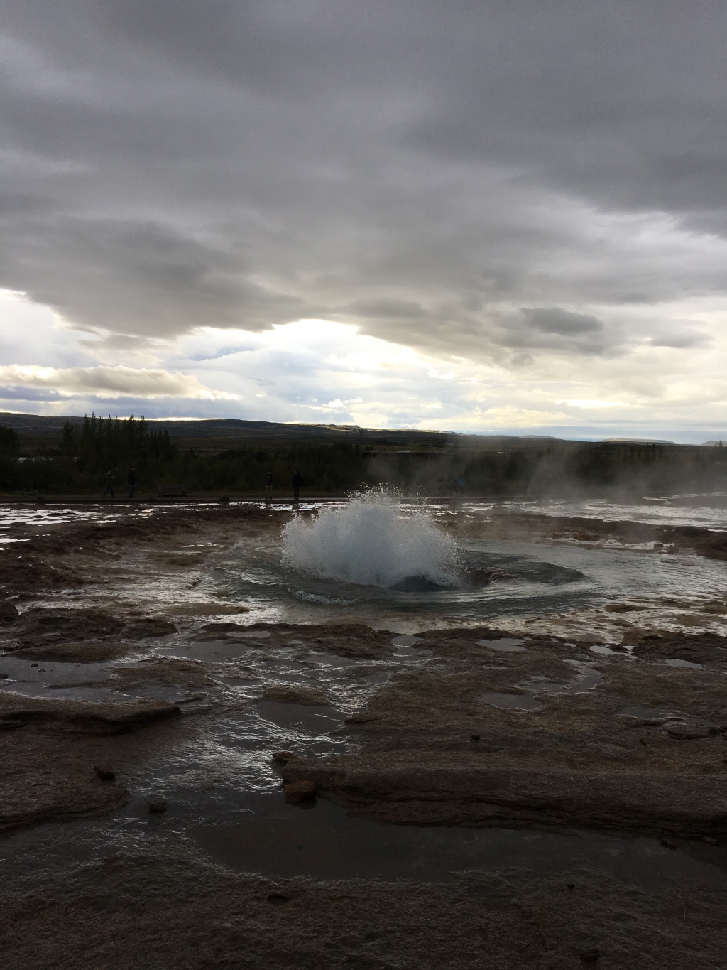2017-09-04-Iceland-043-Geysir-little-blow.JPG