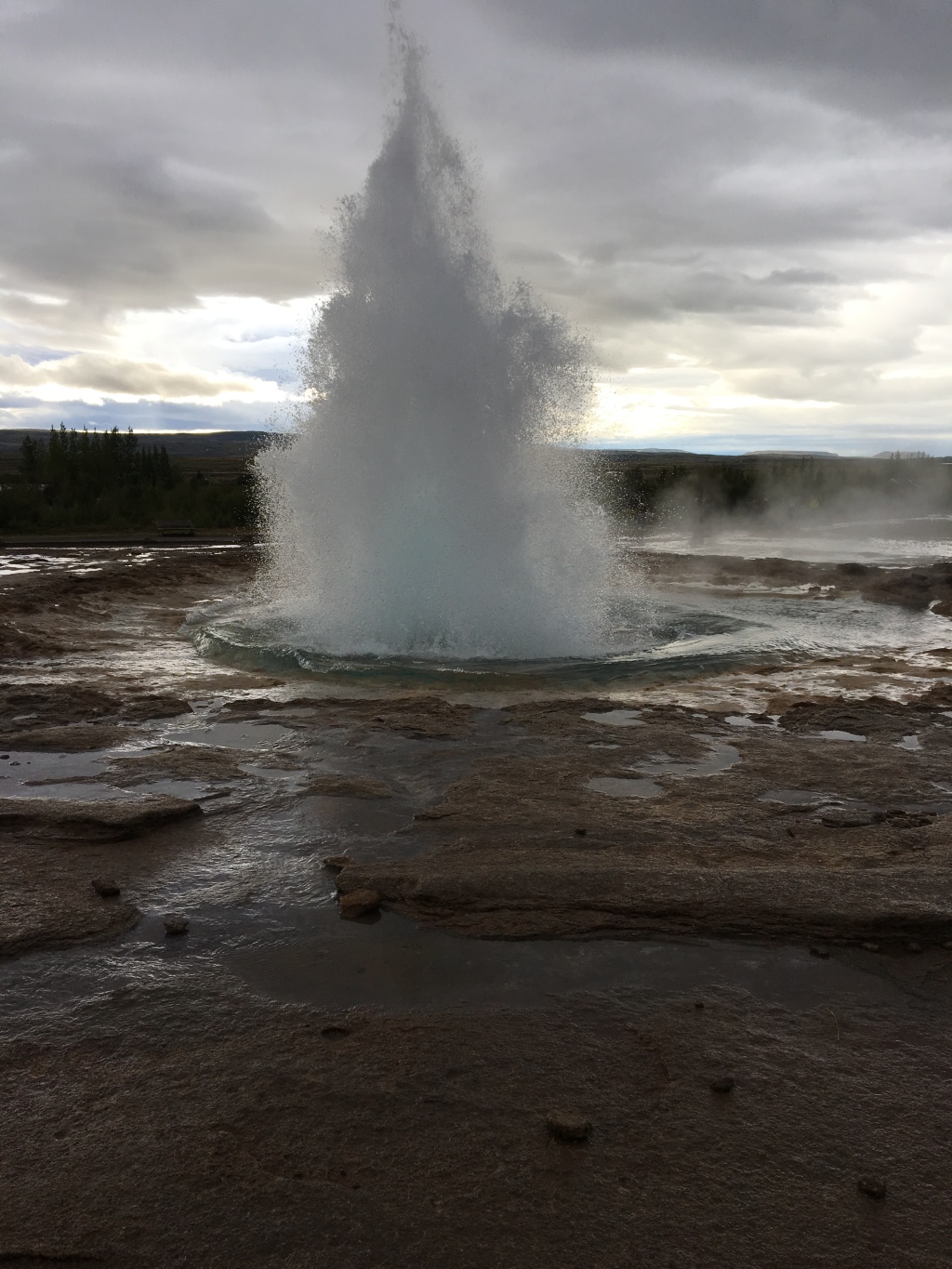 2017-09-04-Iceland-044-Geysir-little-blow.JPG