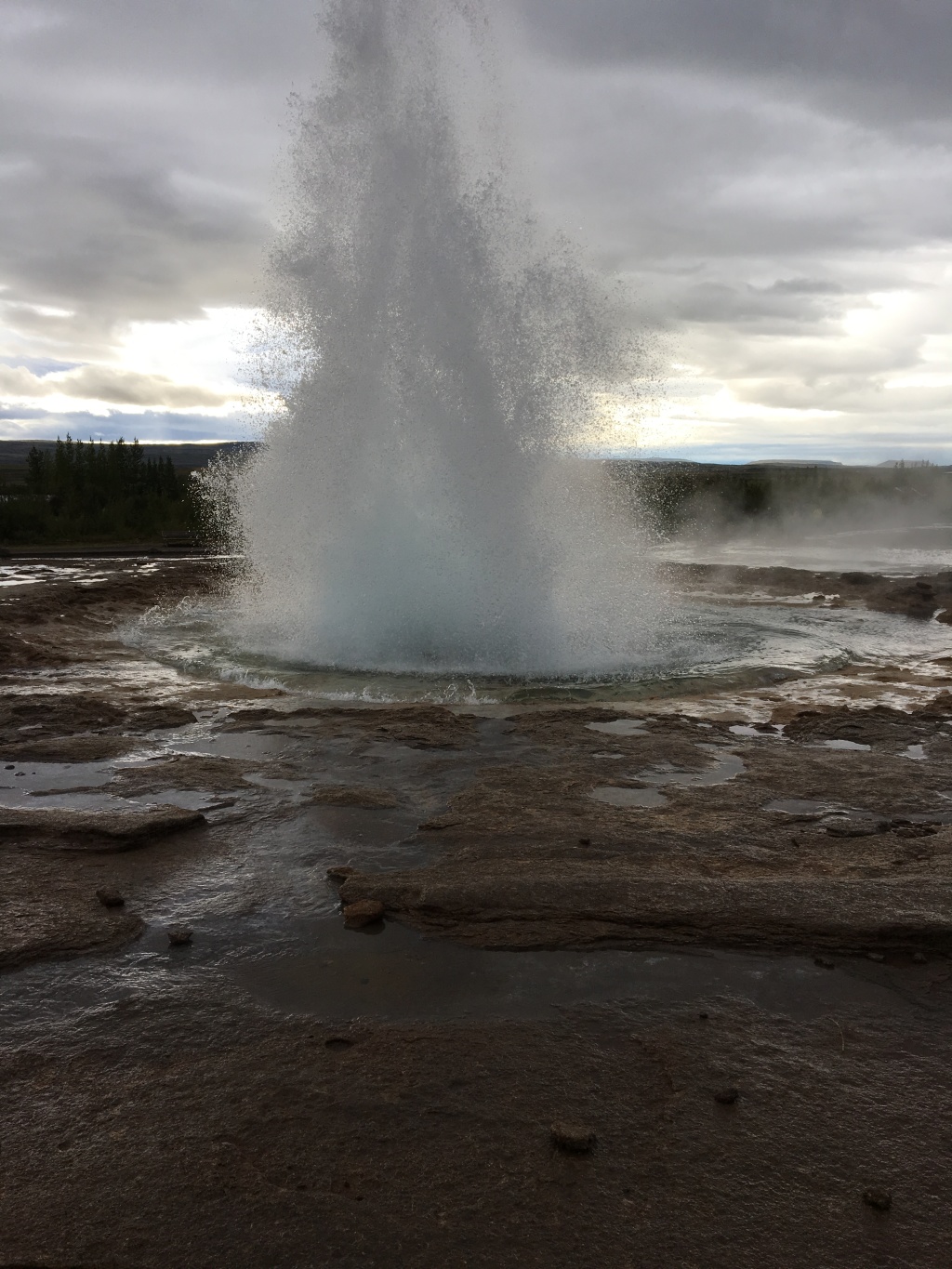 2017-09-04-Iceland-045-Geysir-little-blow.JPG