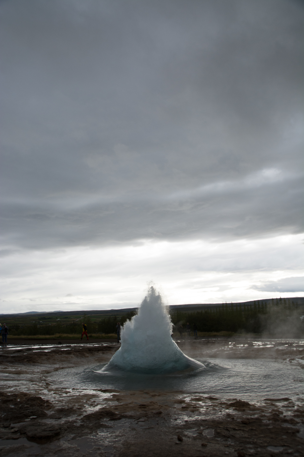 2017-09-04-Iceland-051-Geysir-little-blow.jpg