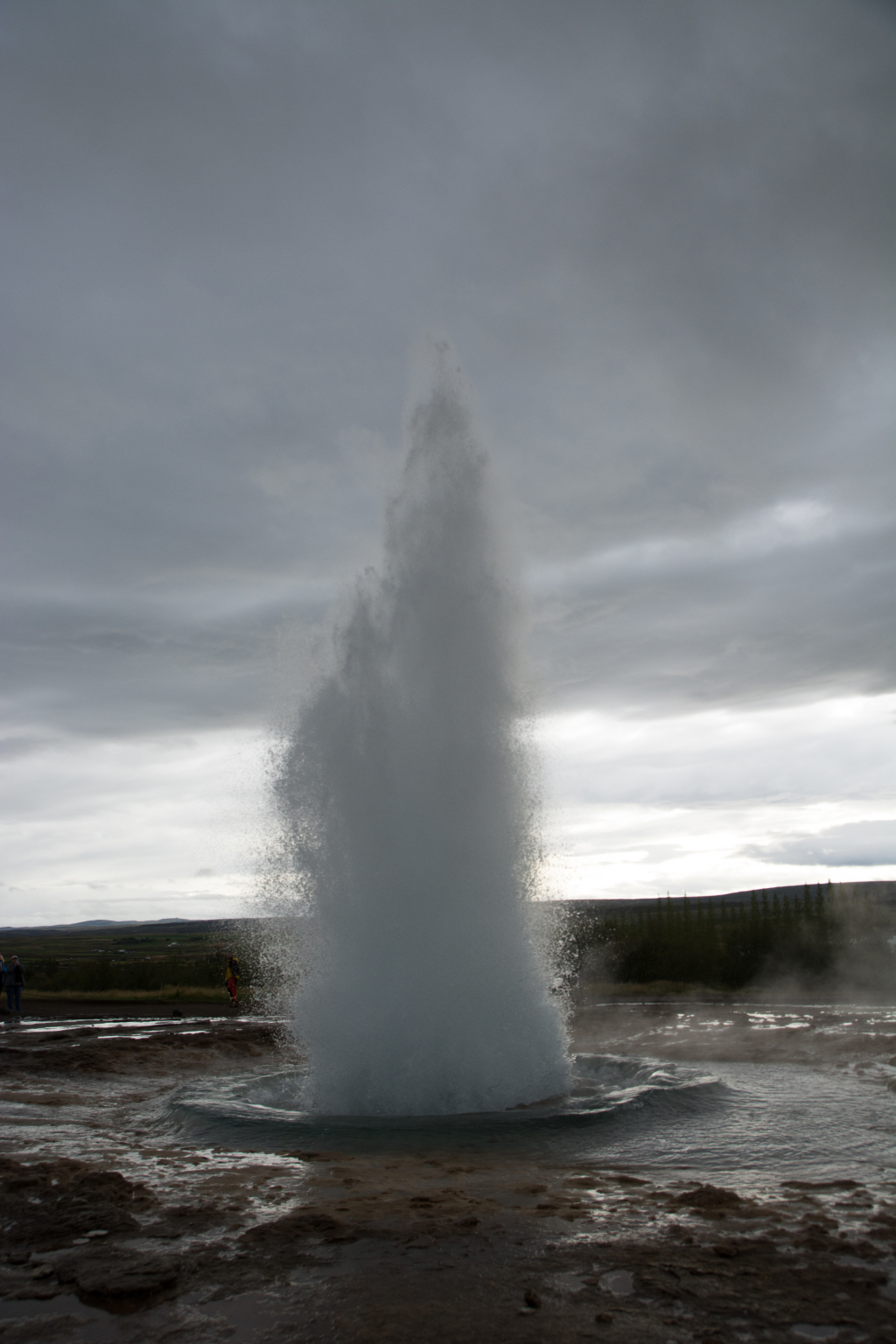 2017-09-04-Iceland-053-Geysir-little-blow.jpg