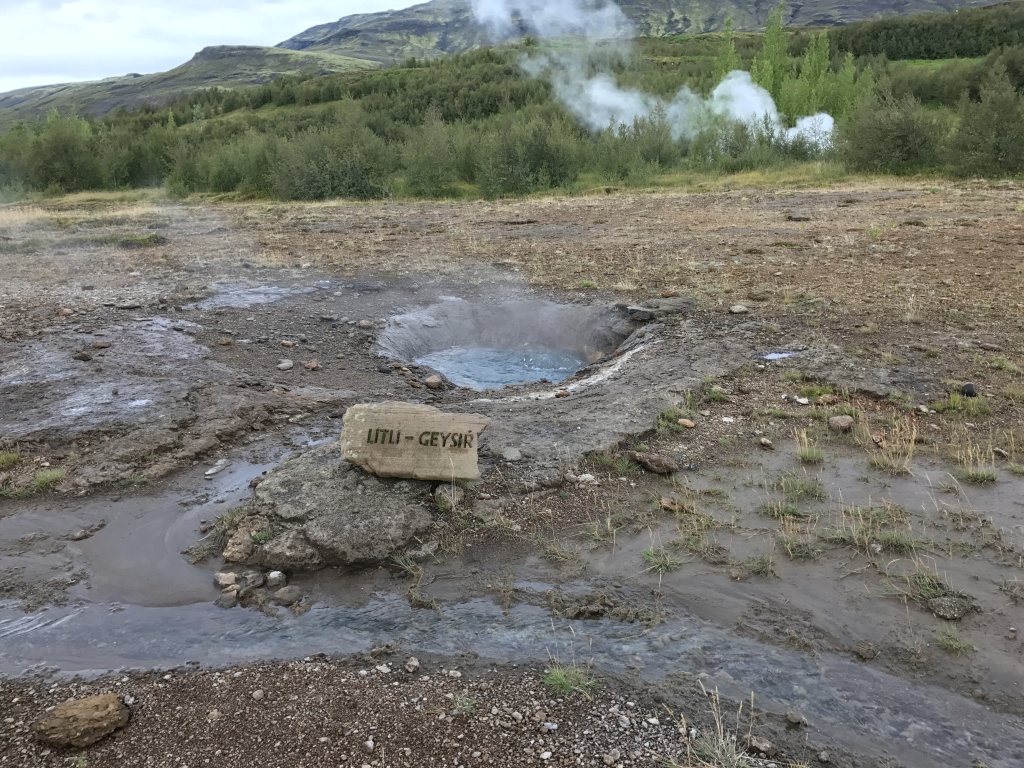 2017-09-04-Iceland-055-Geysir-little-blow.JPG