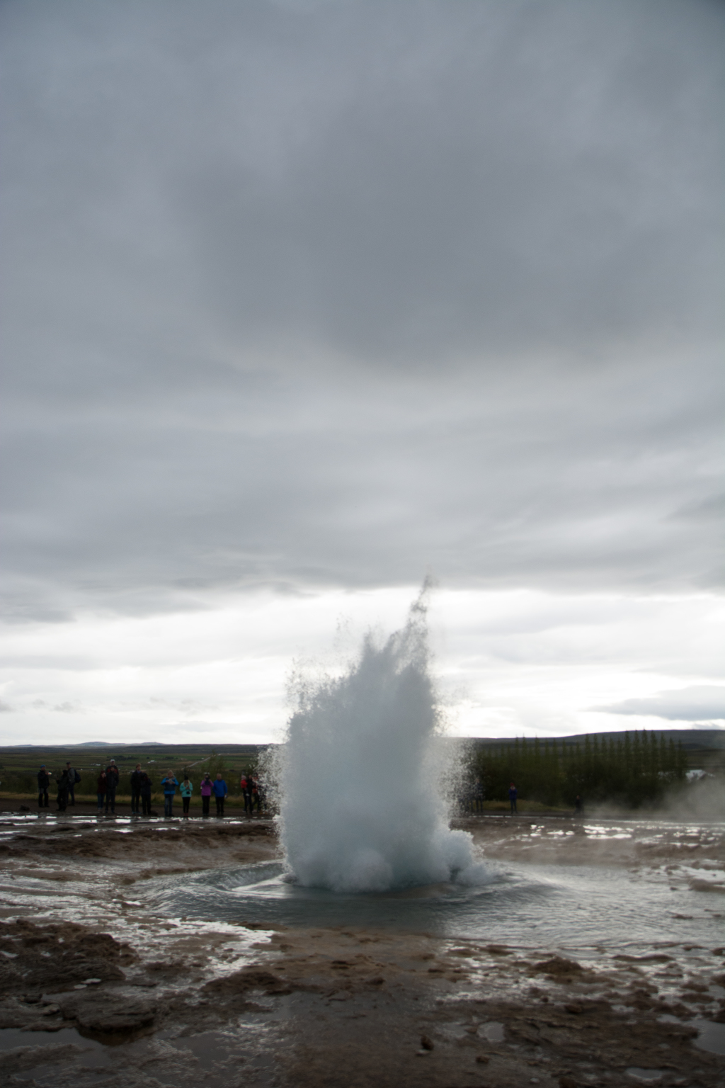 2017-09-04-Iceland-057-Geysir-little-blow.jpg
