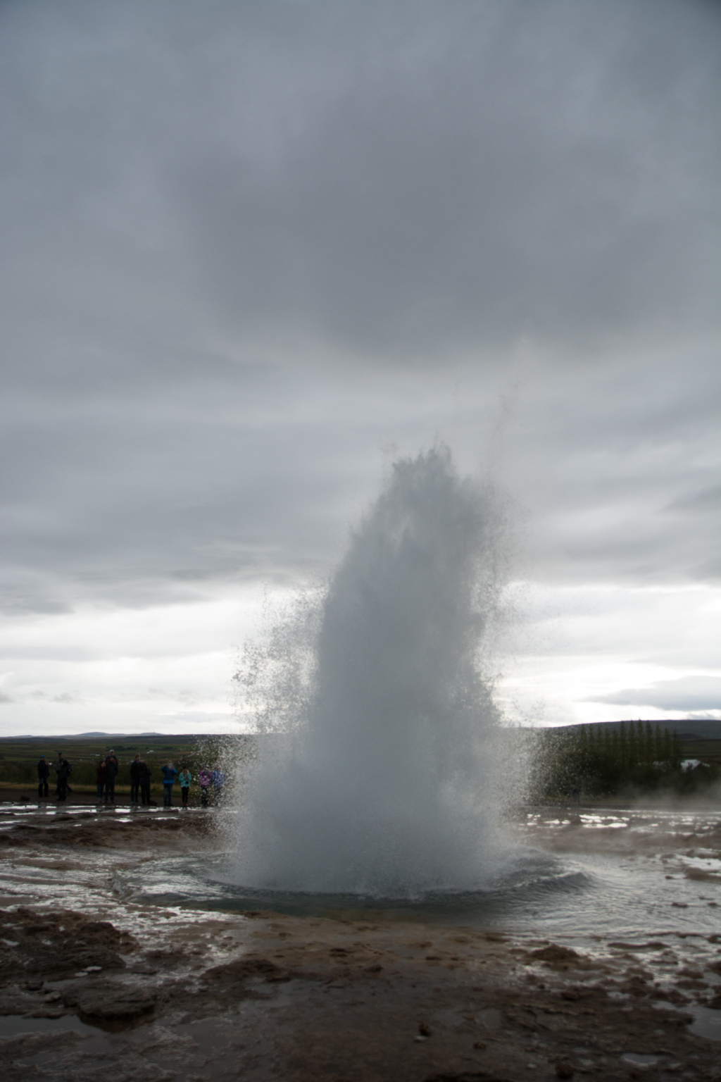 2017-09-04-Iceland-059-Geysir-little-blow.jpg