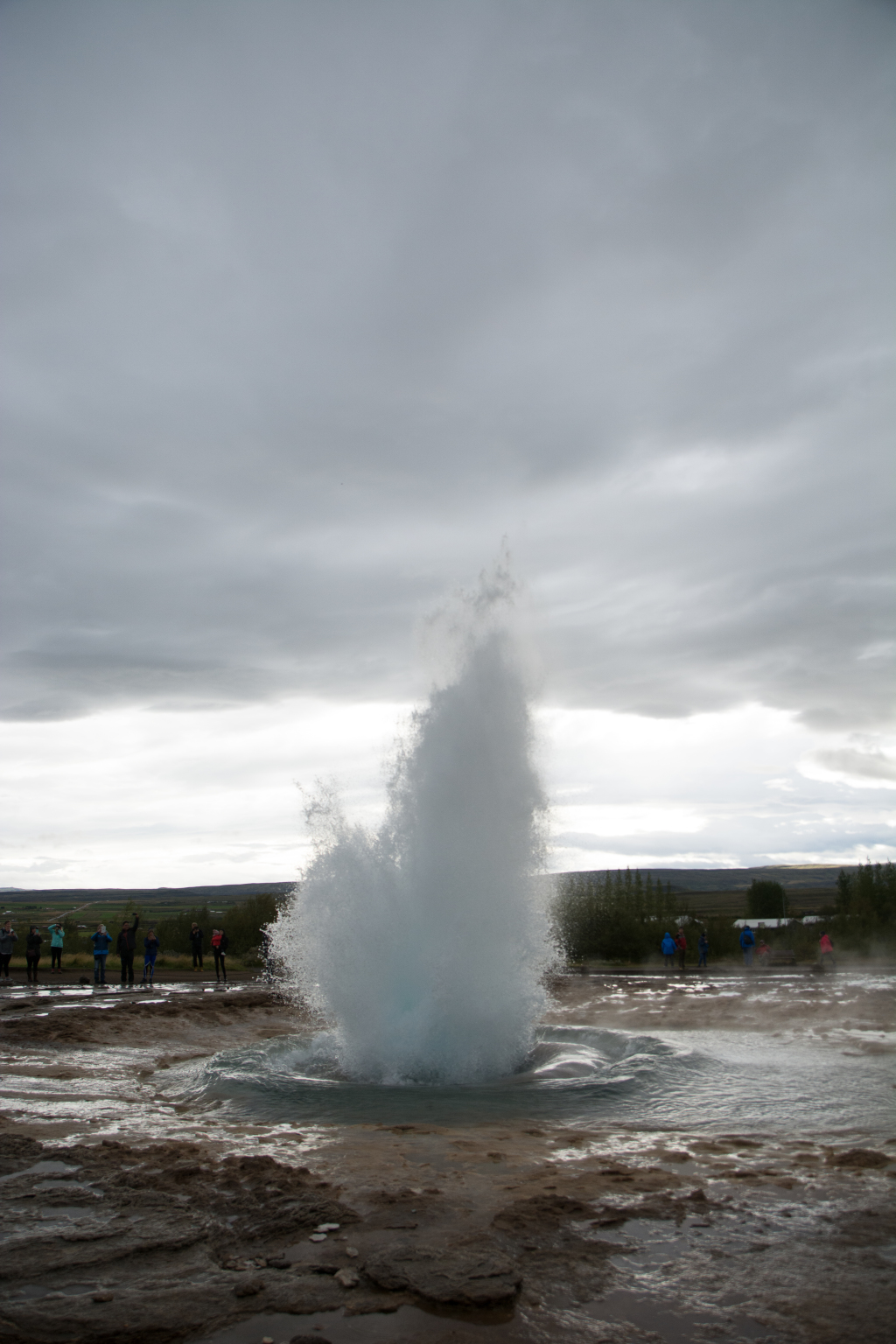 2017-09-04-Iceland-062-Geysir-little-blow.jpg