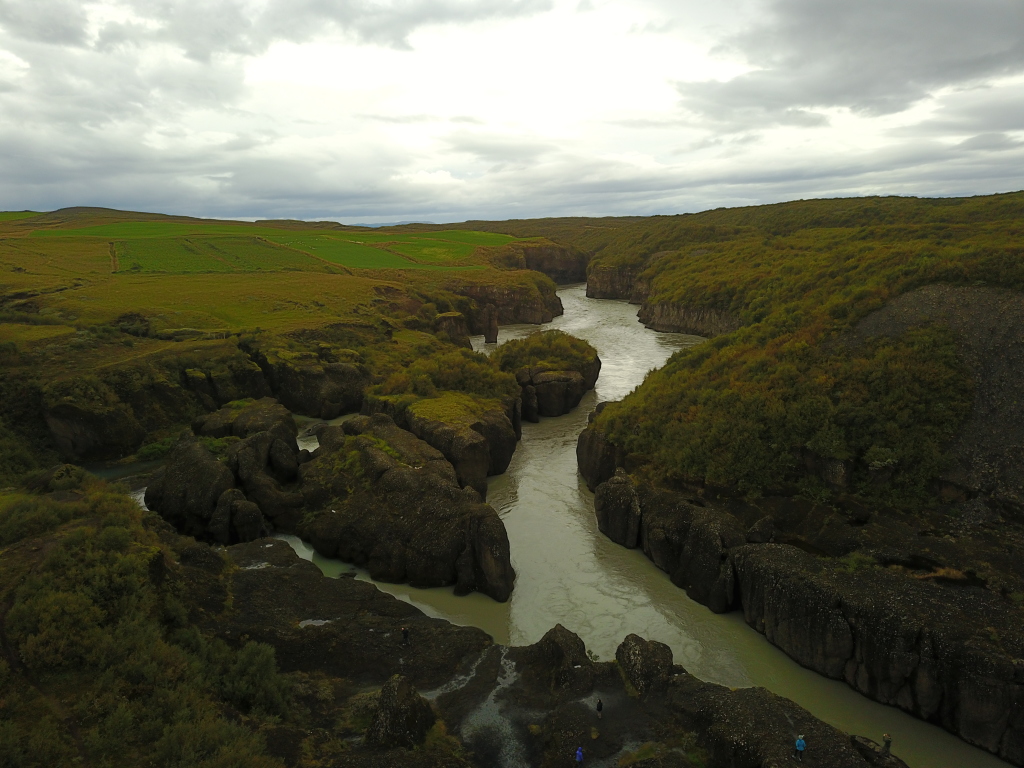 2017-09-04-Iceland-098-Bruarhloo-slot-canyon-drone.JPG