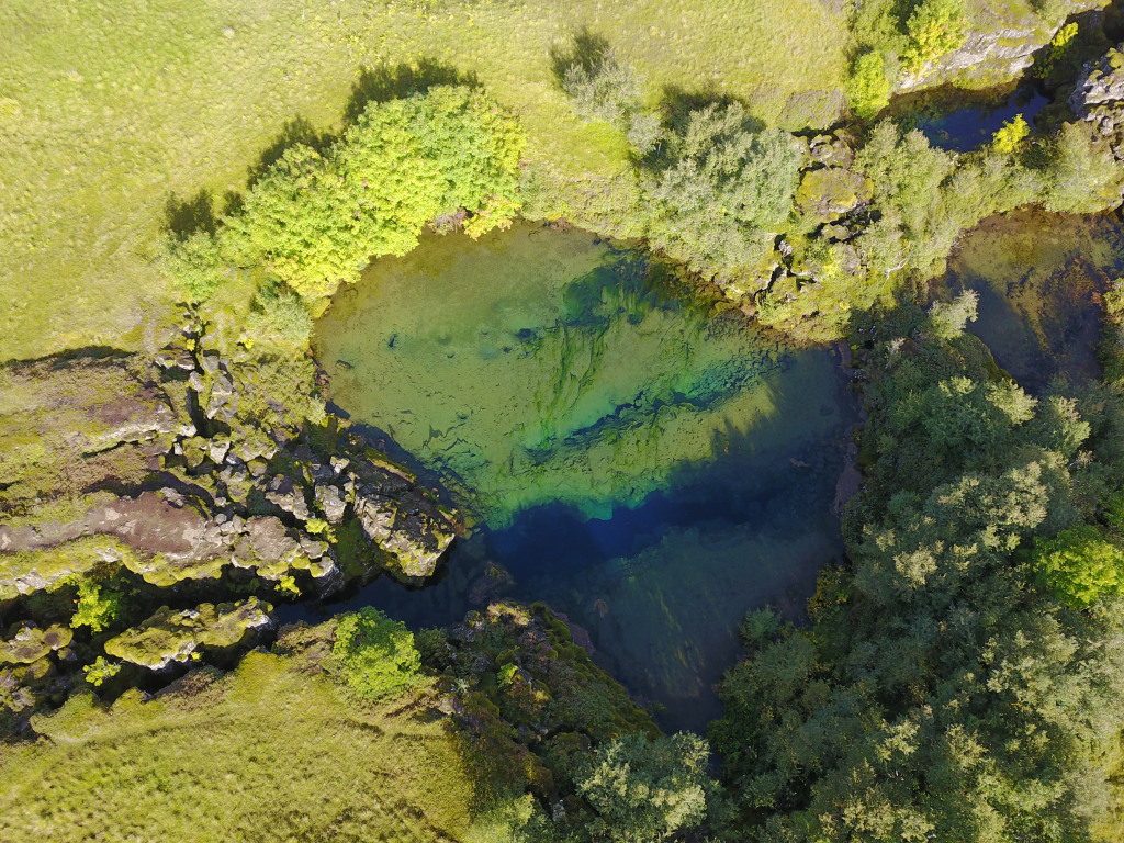 2017-09-05-Iceland-22-Thingvallavatn-Thingville-drone.JPG