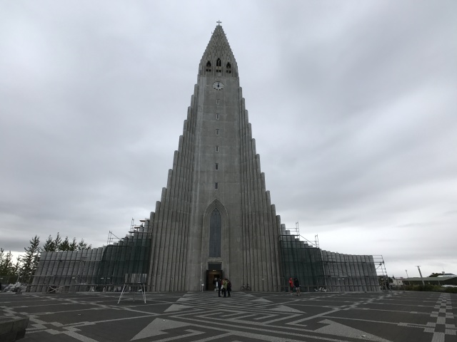 2017/08(August)/Iceland/4Star/640x480_2017-08-25-Iceland-02-Church-HallgrImur.JPG