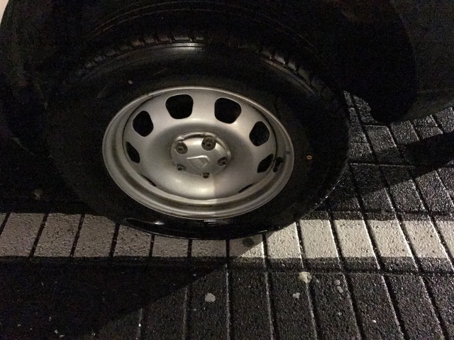 2017/08(August)/Iceland/4Star/640x480_2017-08-25-Iceland-05-Flat-Tire.JPG