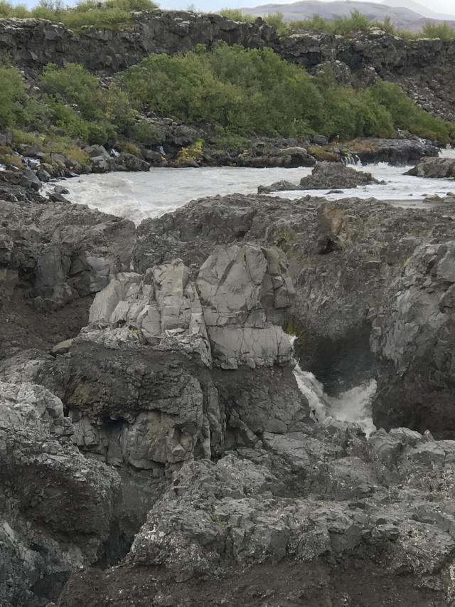 2017/08(August)/Iceland/4Star/640x480_2017-08-26-Iceland-40-Barnafoss-missing-children.JPG