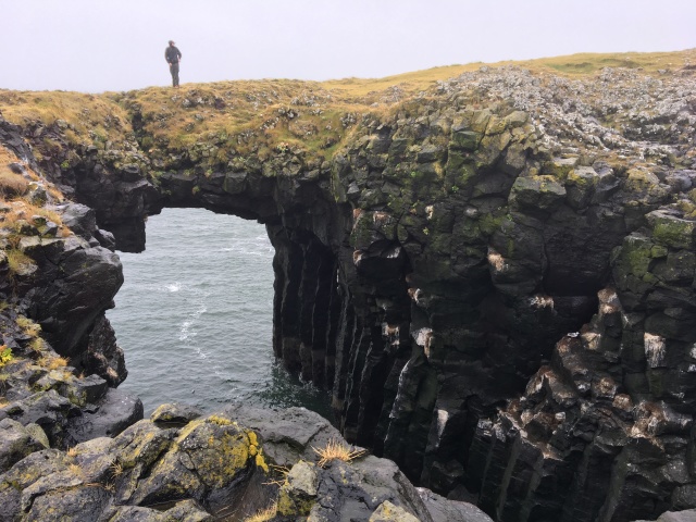 2017/08(August)/Iceland/4Star/640x480_2017-08-27-Iceland-27-Arnarstapi-Travis-landshelf.JPG