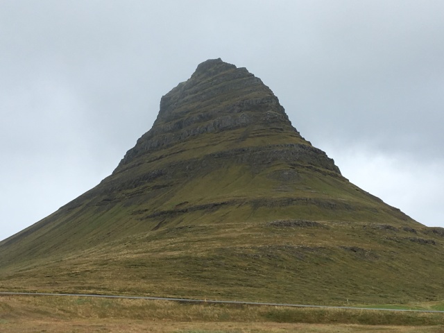 2017-08-27-Iceland-51-arrowhead-mountain-near-Kirkjufellsfoss.JPG