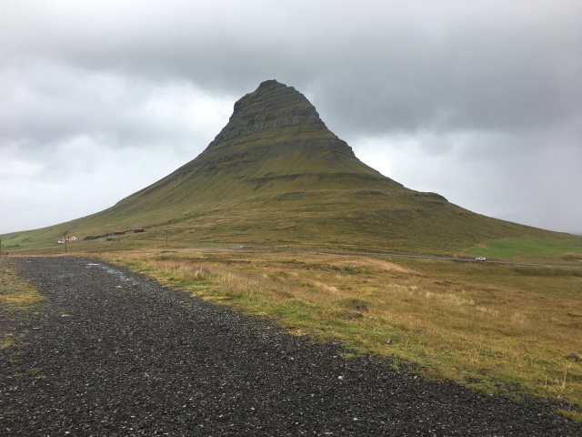 2017-08-27-Iceland-55-arrowhead-mountain-near-Kirkjufellsfoss.JPG