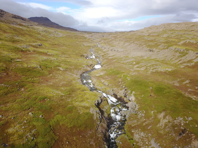 2017-08-28-Iceland-047-Highway-60-waterfalls-drone.JPG