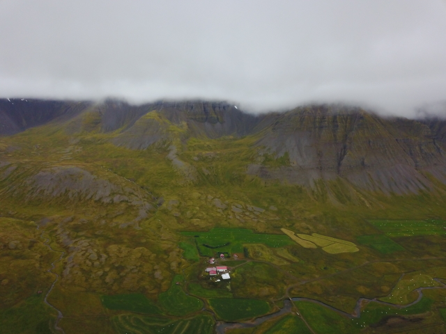 2017-08-28-Iceland-122-Holl-Farm-AirBNB-drone.JPG