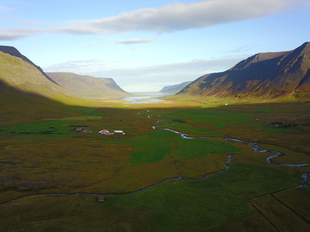 2017-08-29-Iceland-007-Holl-Farm-AirBNB-drone.JPG