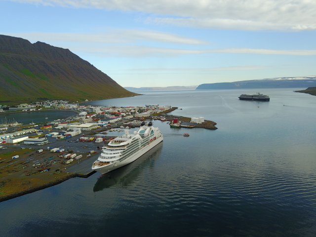 2017/08(August)/Iceland/4Star/640x480_2017-08-29-Iceland-030-Isafjorour-drone-cruise-ship.JPG