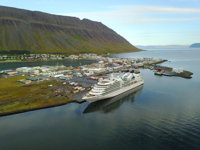 2017/08(August)/Iceland/4Star/640x480_2017-08-29-Iceland-033-Isafjorour-drone-cruise-ship.JPG