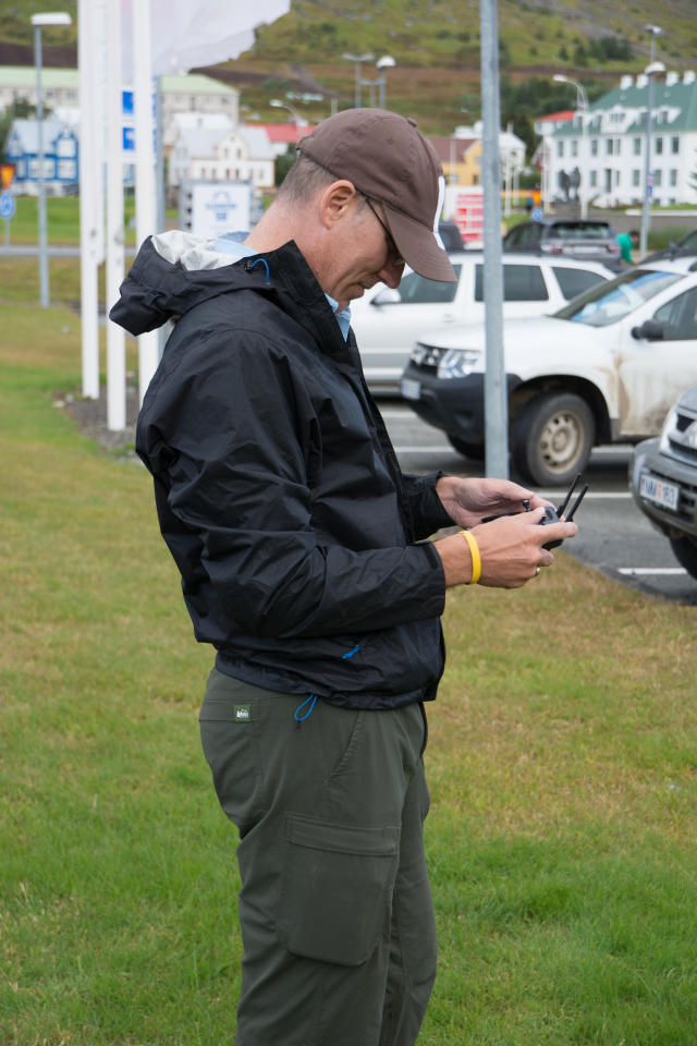 2017-08-29-Iceland-037-Isafjorour-Travis-flying-drone.jpg
