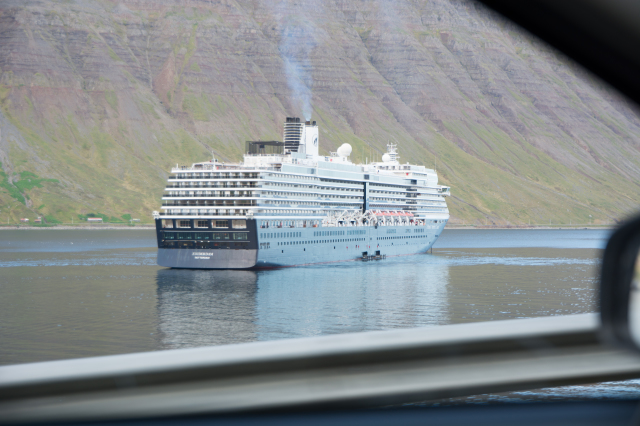 2017-08-29-Iceland-042-Isafjorour-cruise-ship.jpg