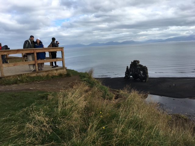 2017-08-30-Iceland-029-HvItserkur-Bill-Kris.JPG