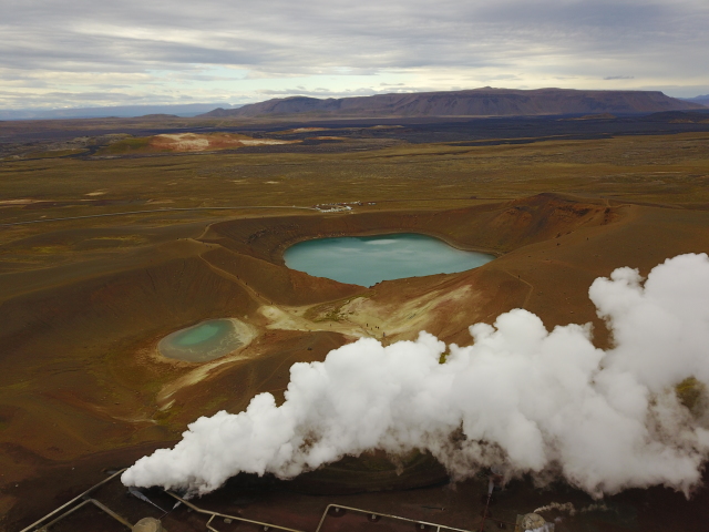 2017-08-31-Iceland-098-Geothermal-power-plant-drone.JPG