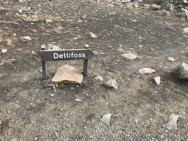 2017-08-31-Iceland-117-Dettifoss-sign.JPG