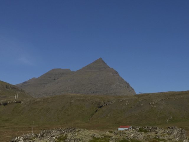 2017/08(August)/Iceland/4Star/640x480_2017-09-01-Iceland-017-Bulandstindur.JPG
