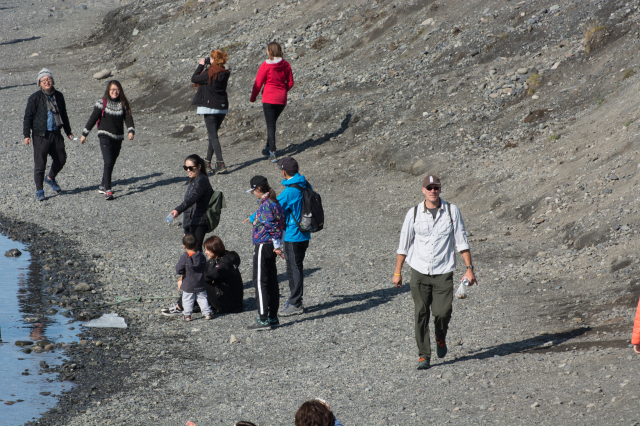 2017-09-01-Iceland-086-Jokulsarlon-Glacier-Lagoon-Travis-picking-up-trash.jpg