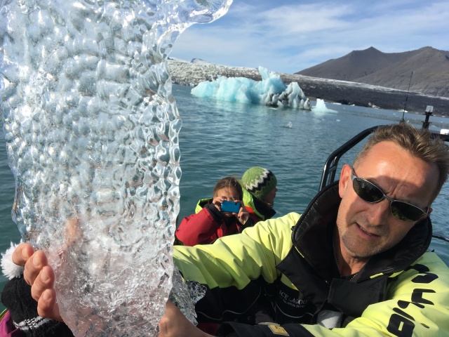 2017-09-01-Iceland-123-Jokulsarlon-Glacier-Lagoon-tour-guide-with-ice.JPG