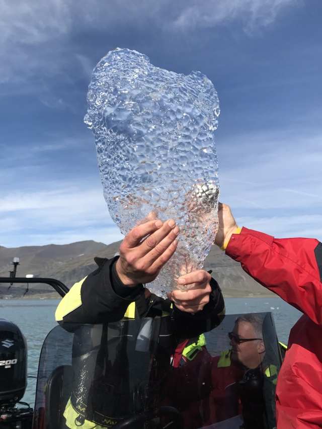 2017-09-01-Iceland-124-Jokulsarlon-Glacier-Lagoon-tour-guide-with-ice.JPG