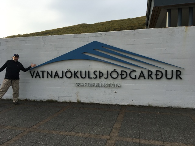 2017/08(August)/Iceland/4Star/640x480_2017-09-01-Iceland-157-Skaftafellsstofa-park-Bill.JPG