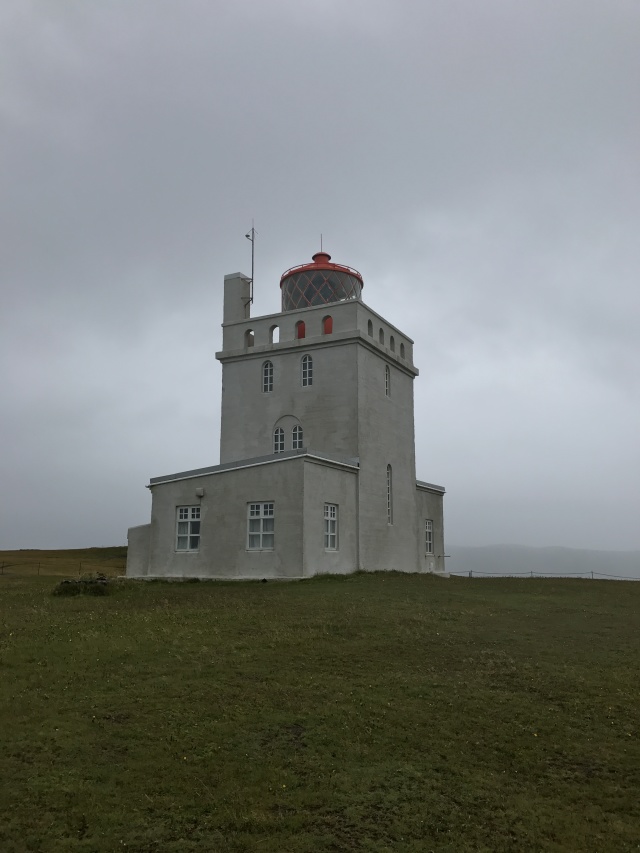2017-09-02-Iceland-22-Dyrholaey-building.JPG