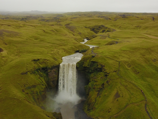 2017/08(August)/Iceland/4Star/640x480_2017-09-02-Iceland-33-Skogafoss-drone.JPG