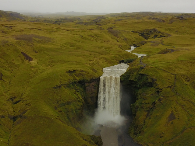 2017/08(August)/Iceland/4Star/640x480_2017-09-02-Iceland-34-Skogafoss-drone.JPG