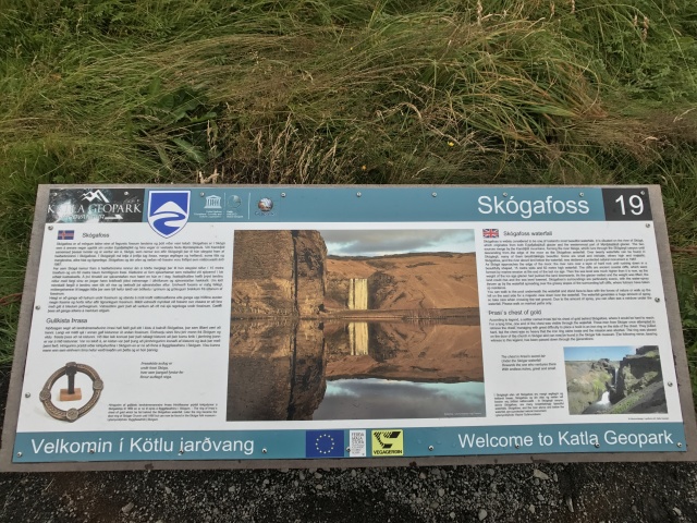 2017-09-02-Iceland-36-Skogafoss-sign.JPG