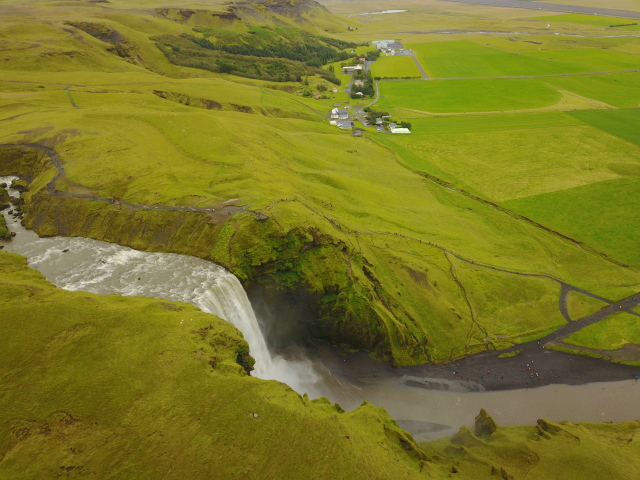 2017/08(August)/Iceland/4Star/640x480_2017-09-02-Iceland-38-Skogafoss-drone.JPG